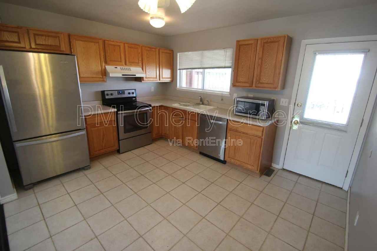 1875 S Ivory Ct - Photo 5 of 27