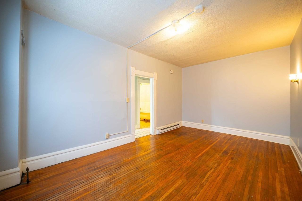 250 1/2 W 5th Ave #R - Photo 6 of 19