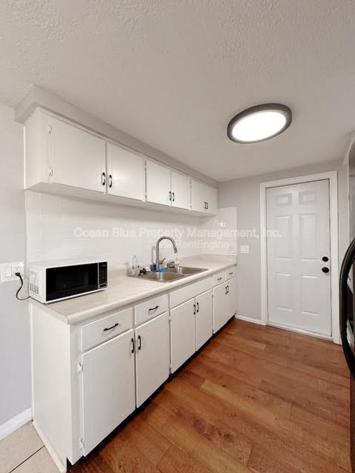 7924 Halsey Dr - Photo 2 of 10