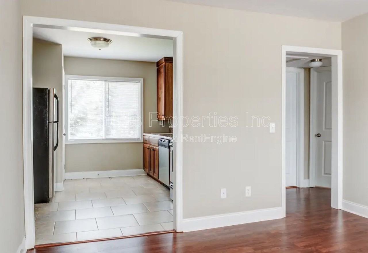 1246 Graham Ave #6 - Photo 4 of 12