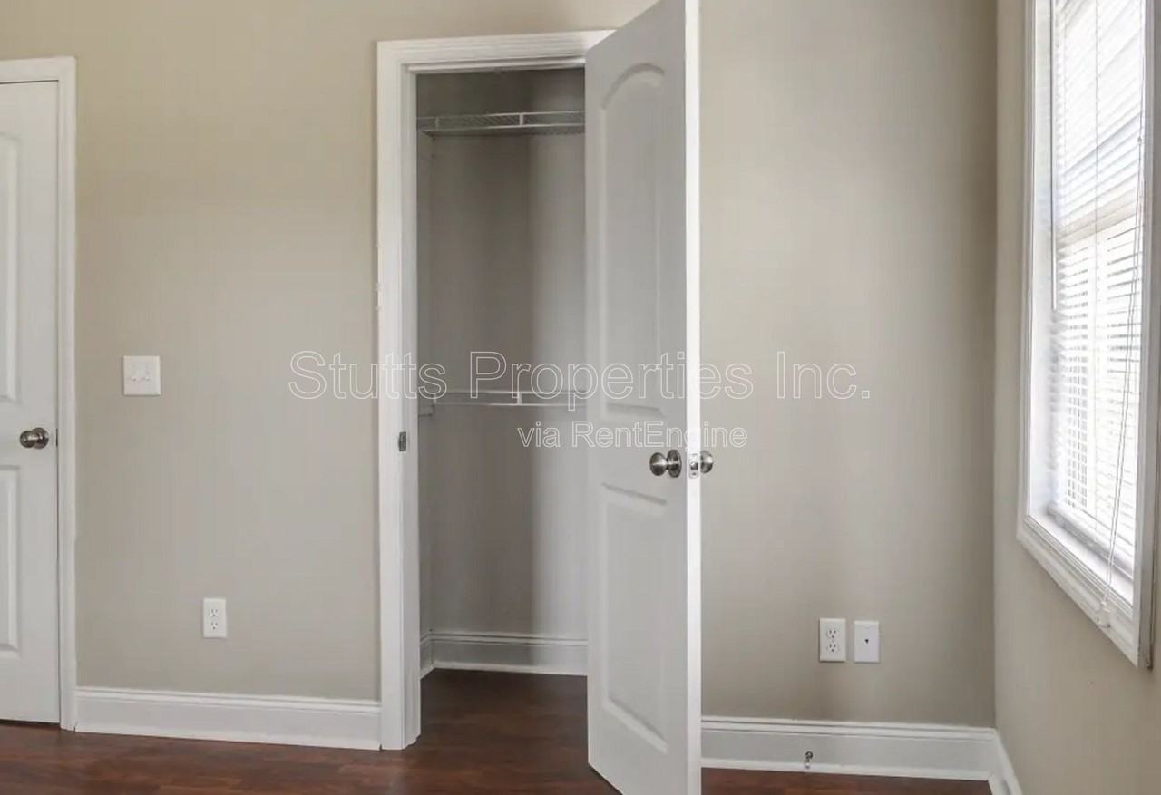 1246 Graham Ave #6 - Photo 6 of 12