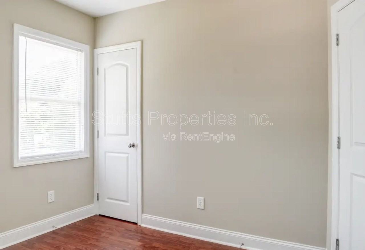 1246 Graham Ave #6 - Photo 7 of 12
