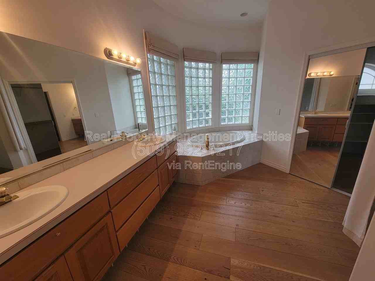 1209 Vintage Ave - Photo 7 of 19