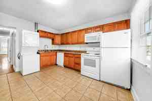 featured image of 1378 1/2 Indianola Ave
