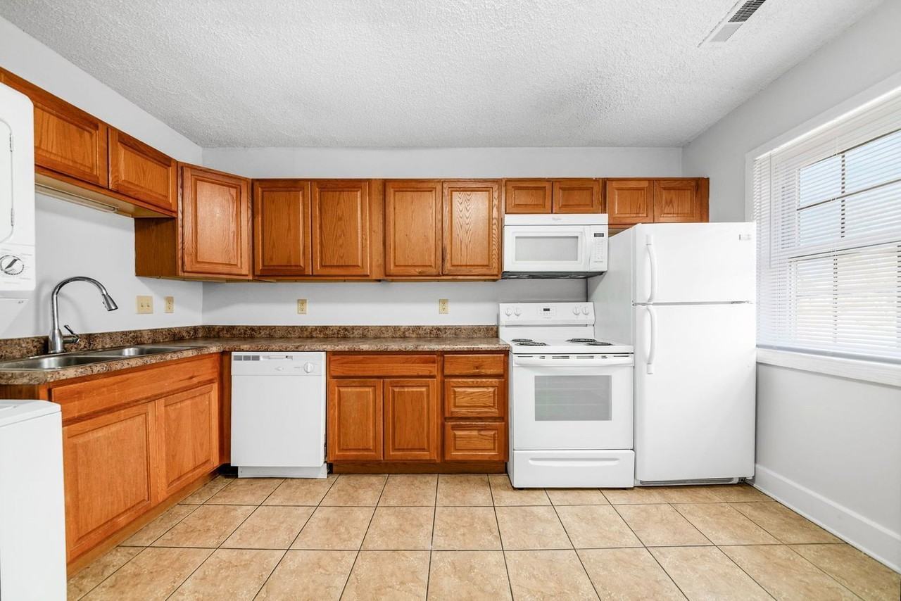 1378 1/2 Indianola Ave - Photo 2 of 22