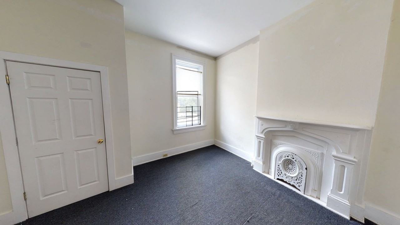 2431 Vine St - Photo 3 of 11