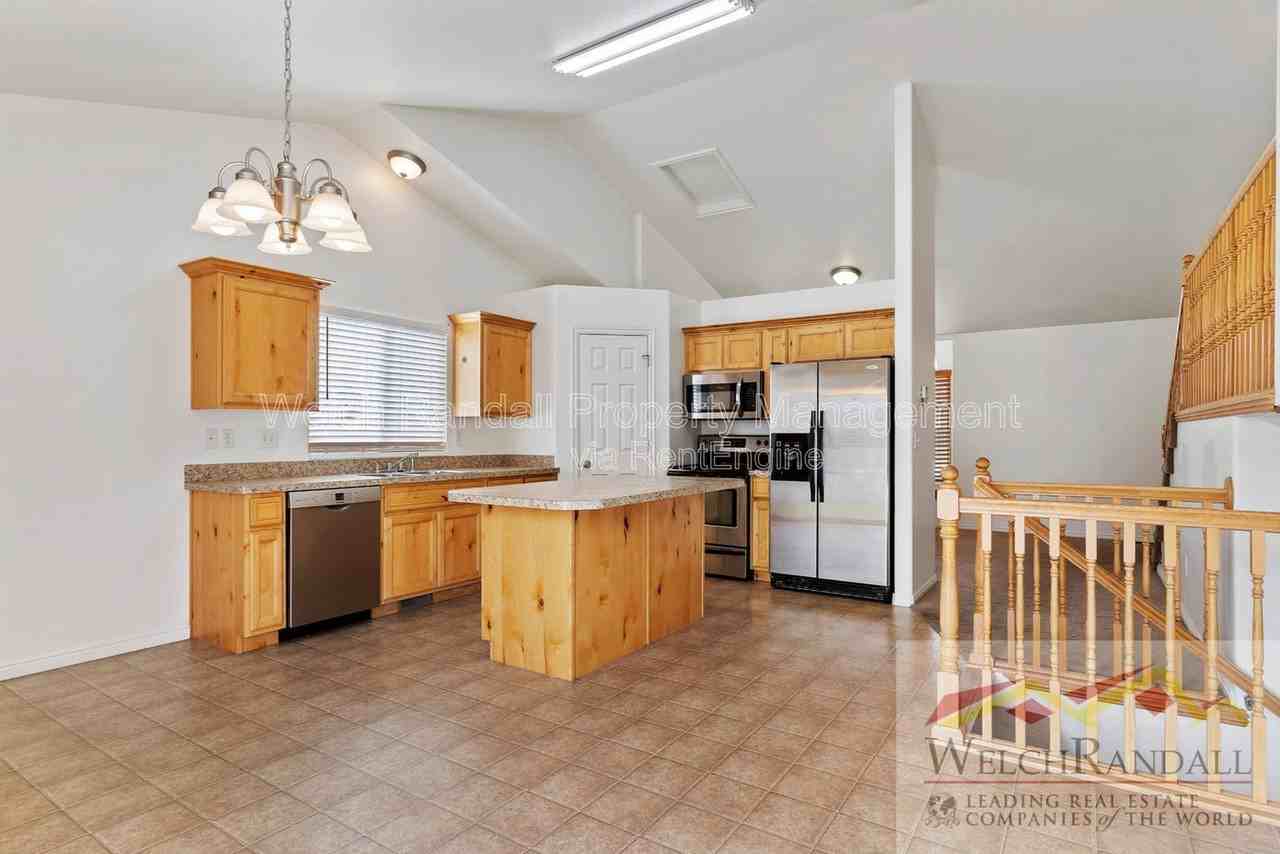 2126 Pebblebrook Rd - Photo 4 of 21