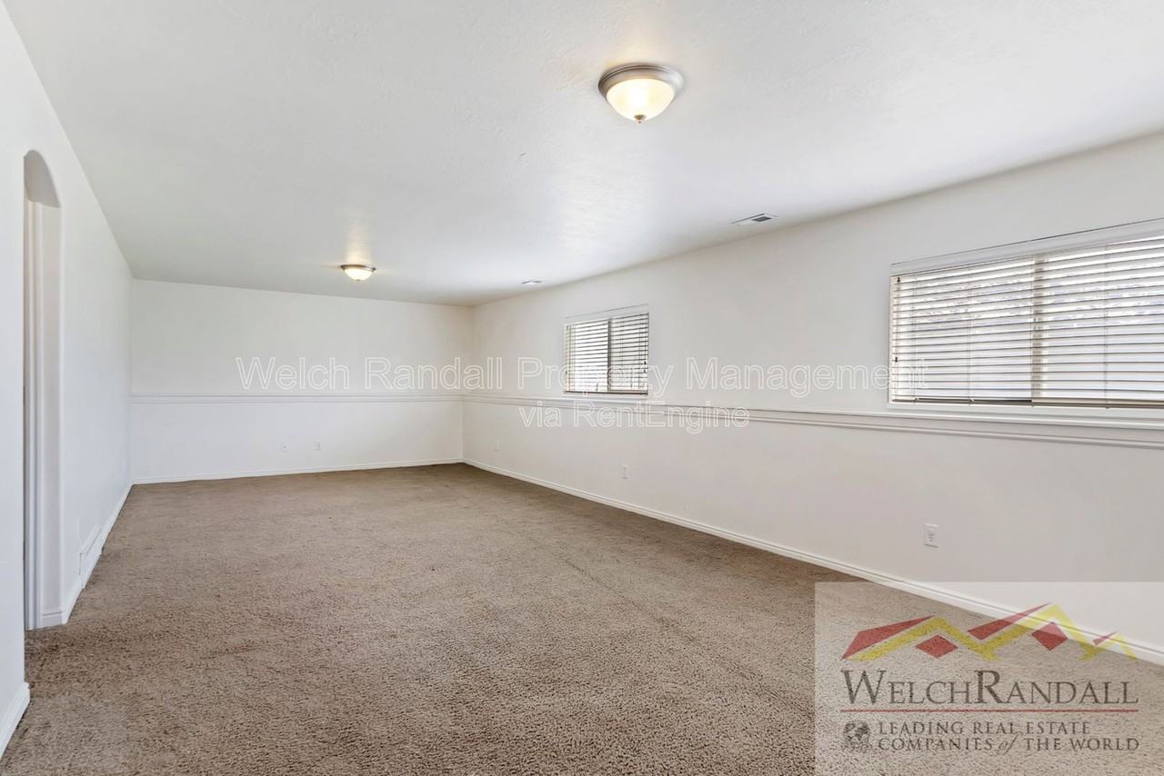 2126 Pebblebrook Rd - Photo 7 of 21