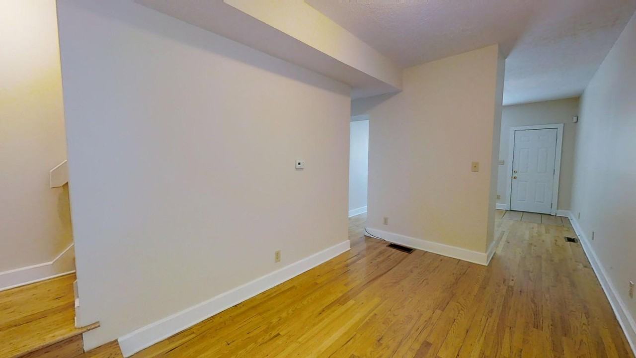 1379 Indianola Ave - Photo 3 of 12