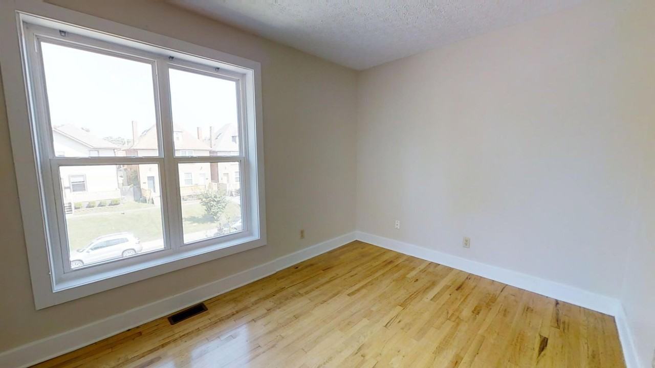 1379 Indianola Ave - Photo 6 of 12