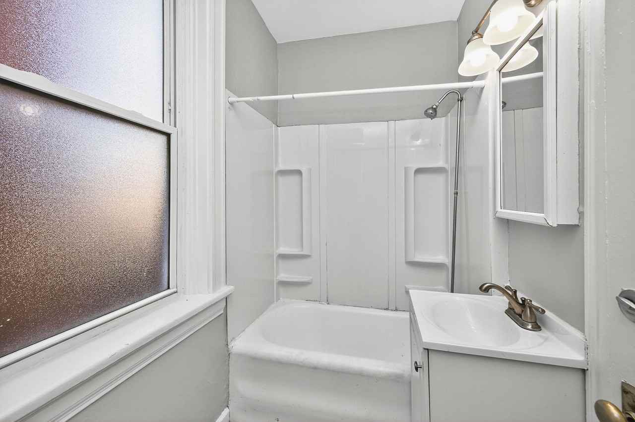 2359 Stratford Ave - Photo 6 of 19