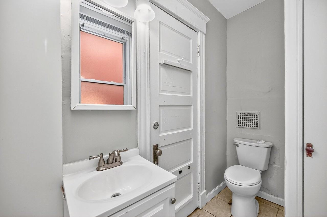 2359 Stratford Ave - Photo 7 of 19
