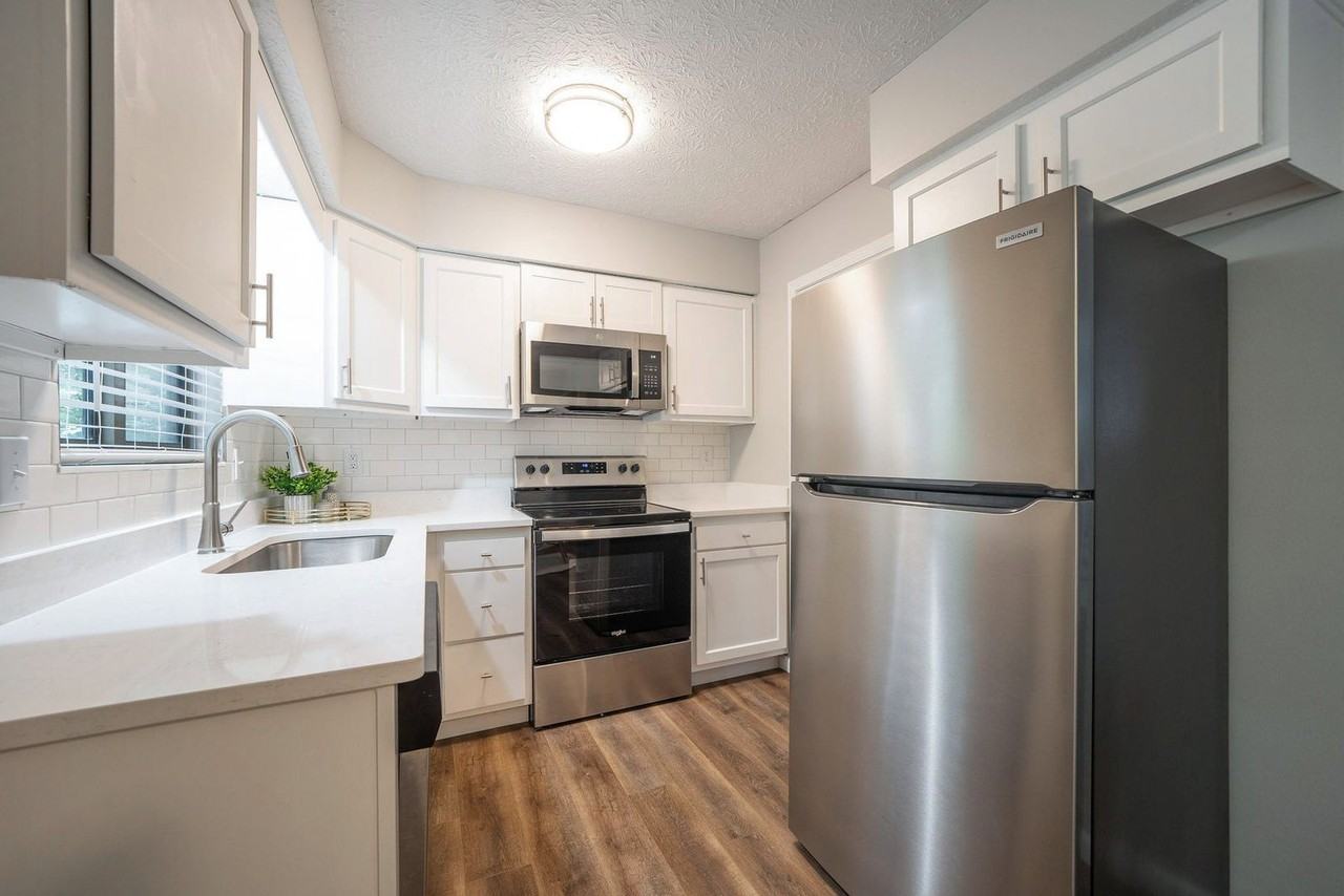 3166 Griggsview Ct #3166 - Photo 5 of 17