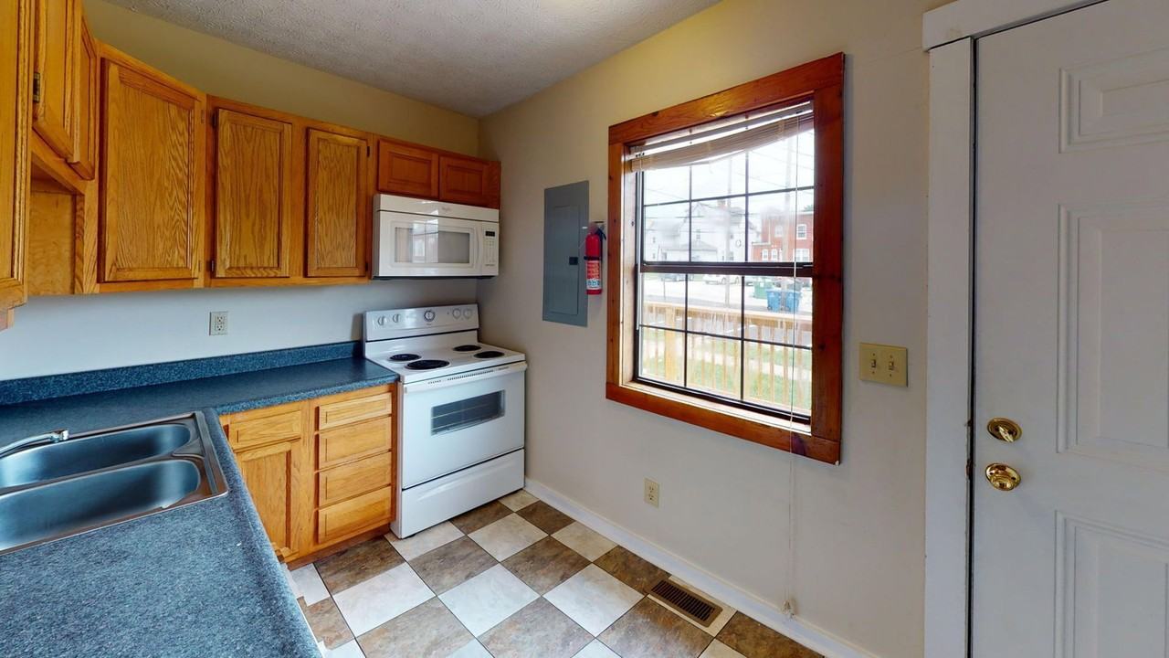 1366 Indianola Ave - Photo 2 of 6