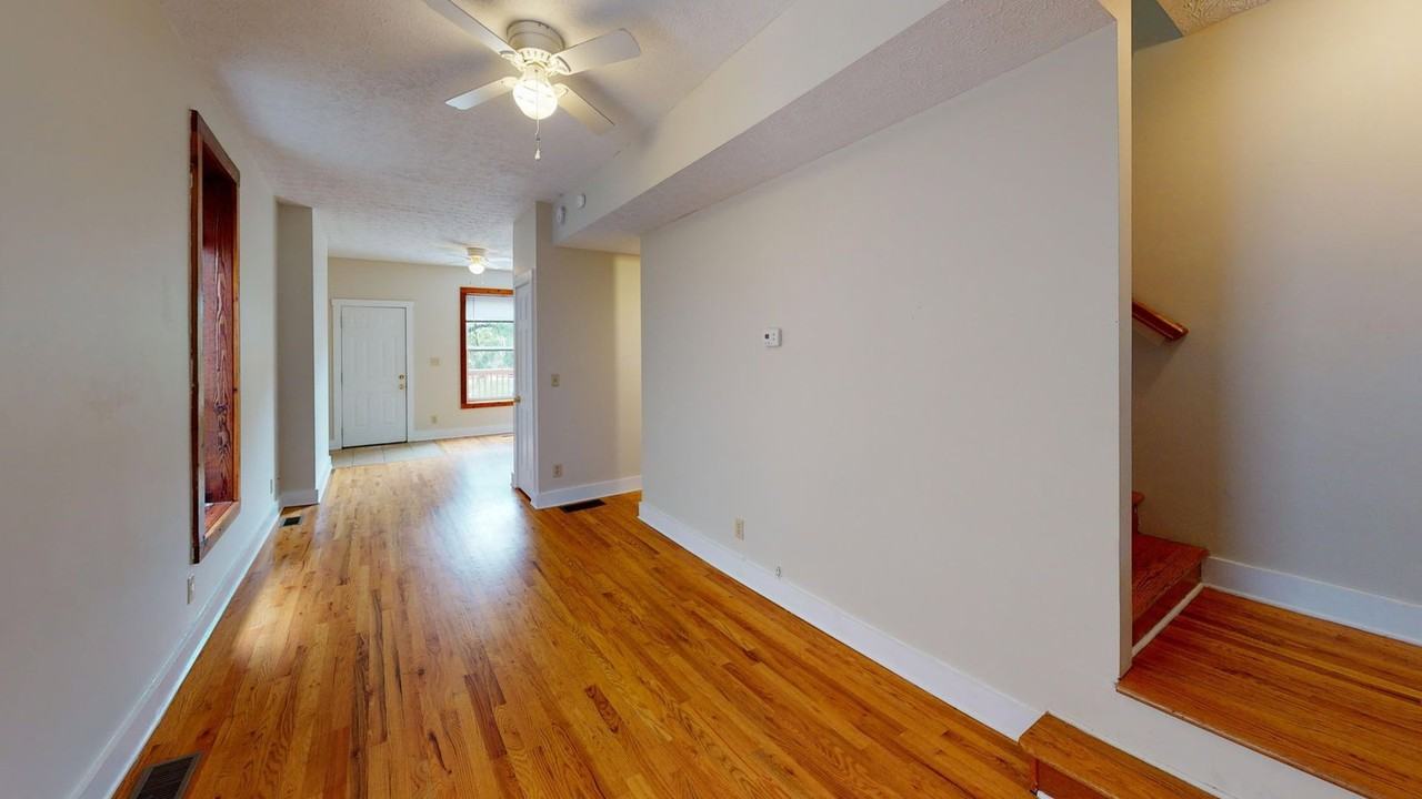 1366 Indianola Ave - Photo 4 of 6