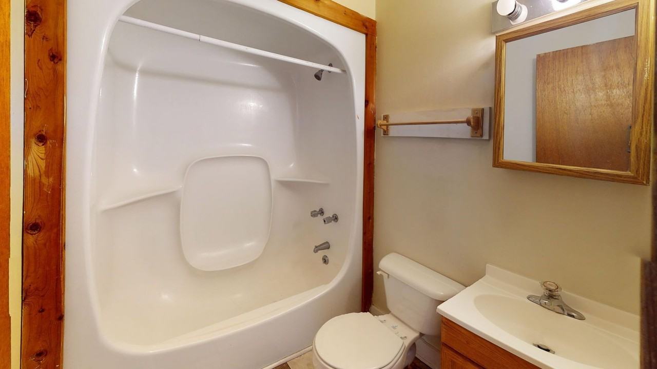 1366 Indianola Ave - Photo 5 of 6