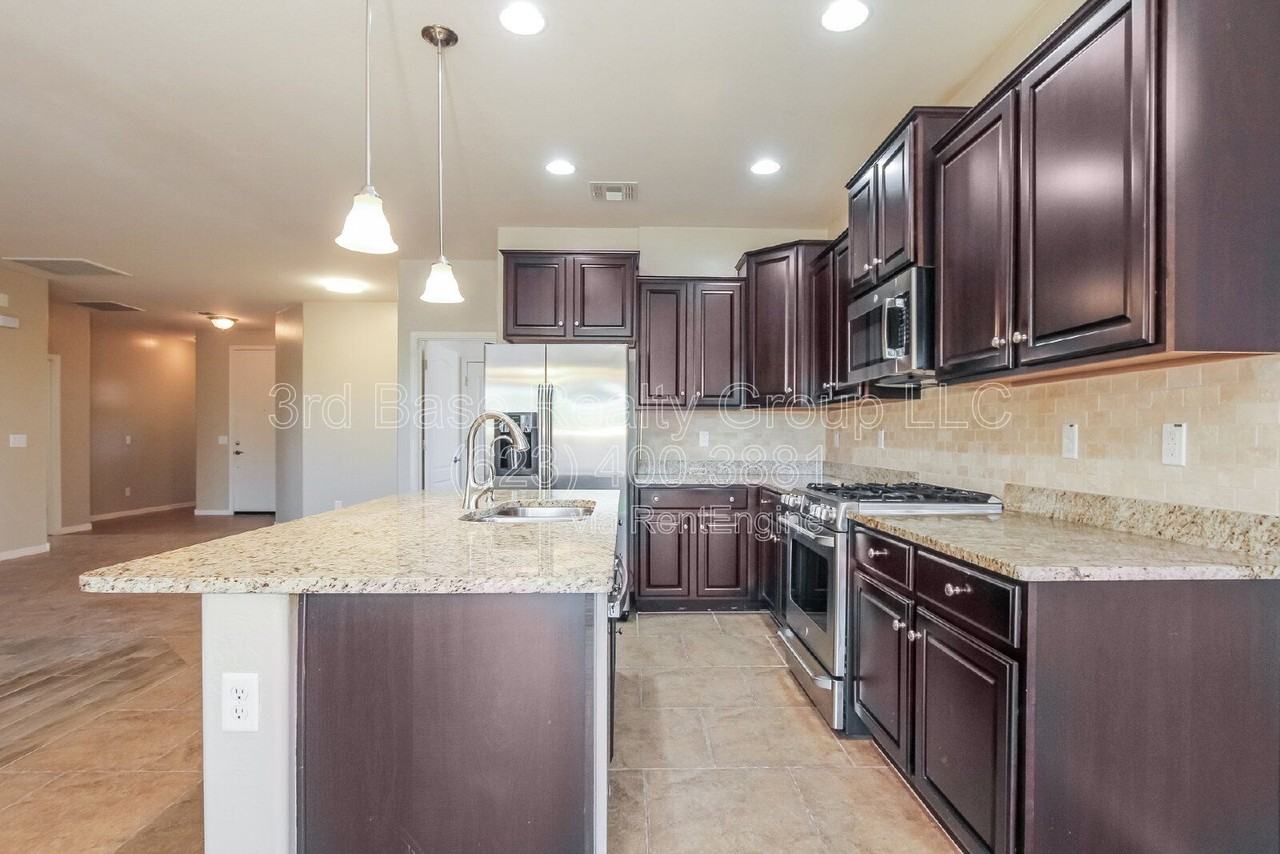 12690 S 184th Ave - Photo 7 of 22
