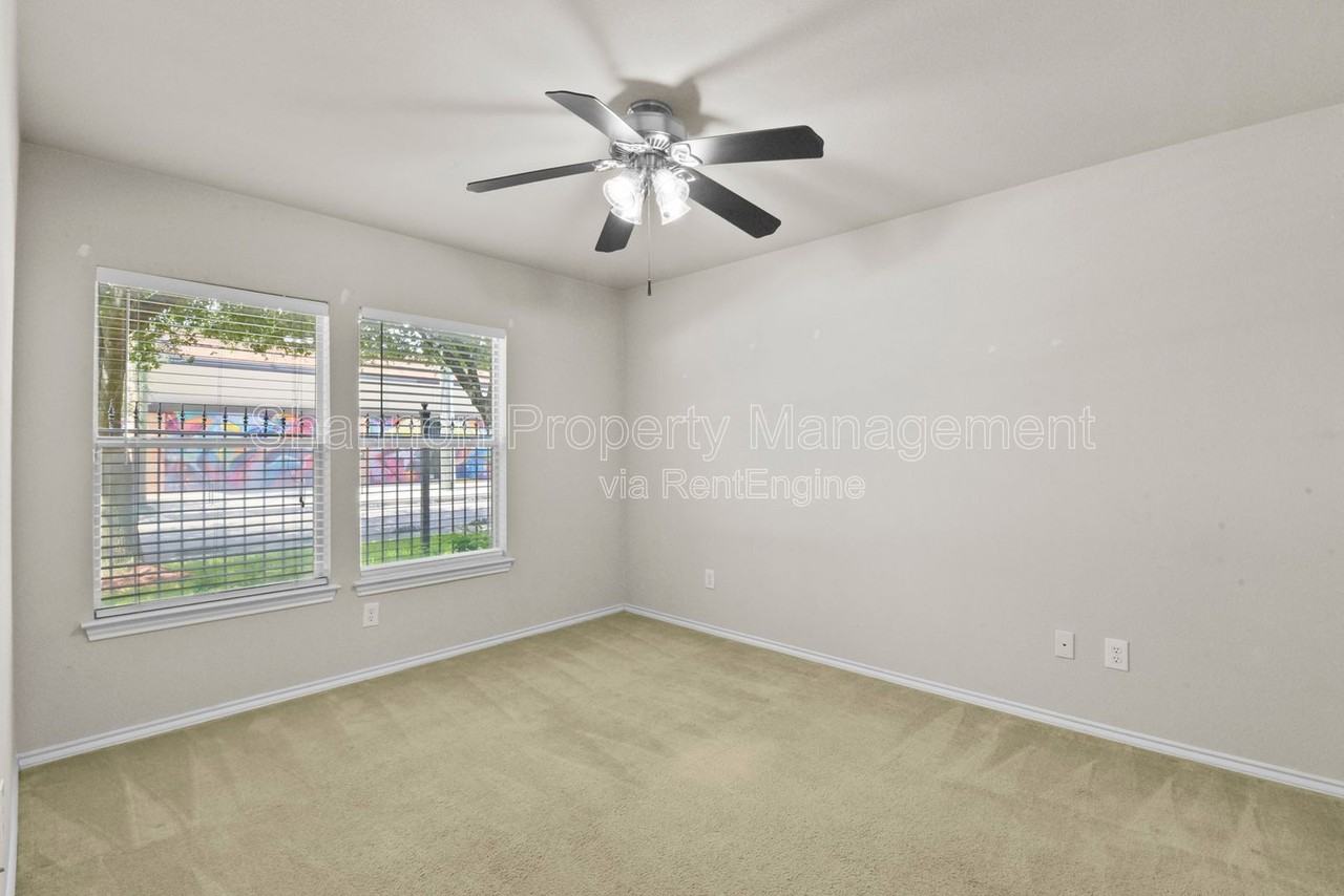 2711 Polk St - Photo 5 of 27