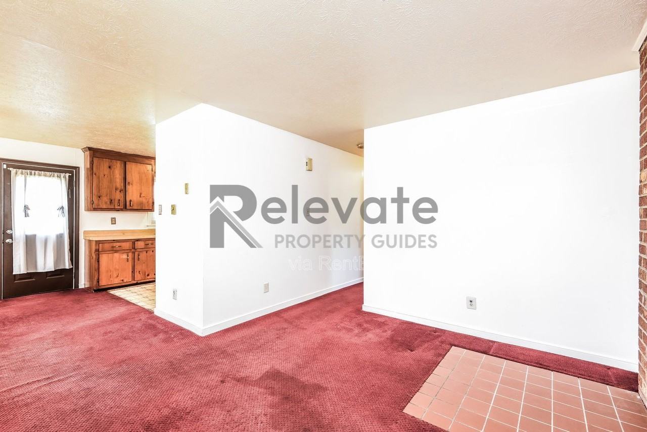 1910 North Ave - Photo 3 of 22