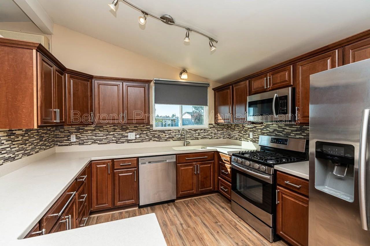 3443 Lockwood Dr - Photo 5 of 22