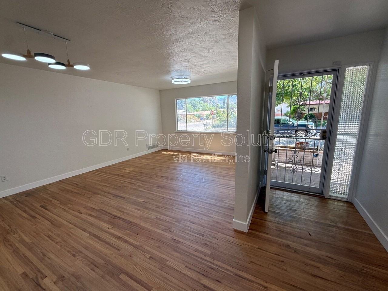 1317 Espanola St Ne - Photo 4 of 25