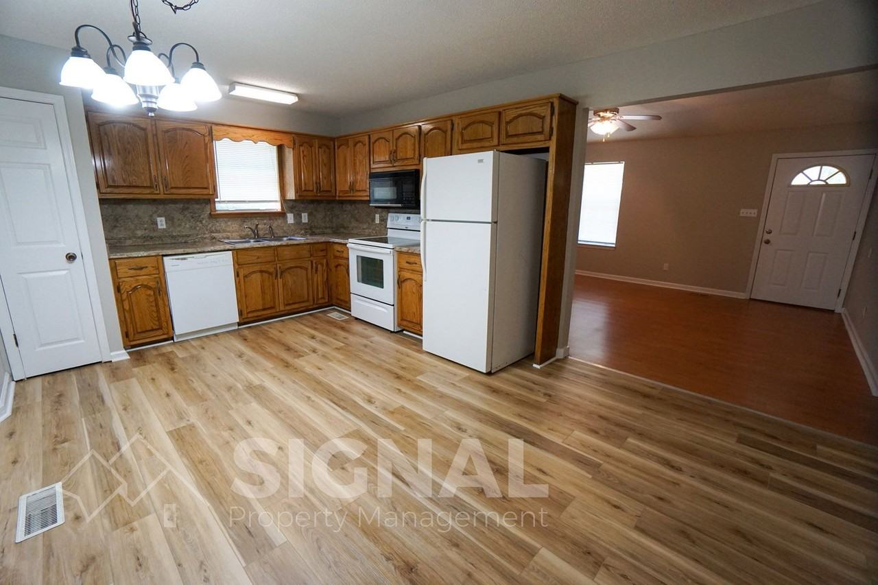 617 Ozark Ct - Photo 5 of 17