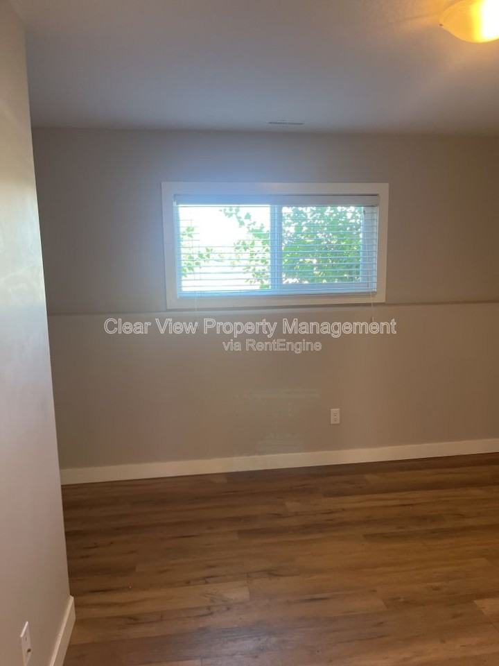 94 Sunridge Blvd W - Photo 6 of 14