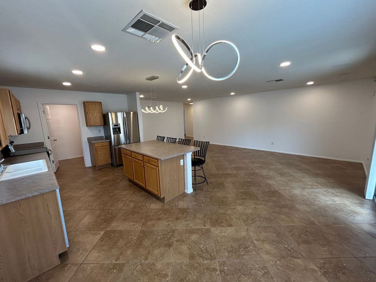 3126 W Zachary Dr - Photo 4 of 22