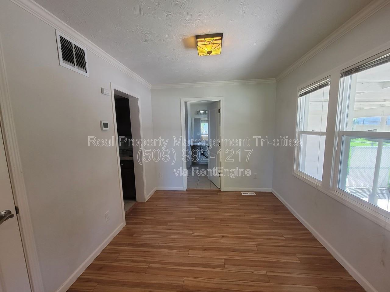 414 Douglass Ave - Photo 5 of 15
