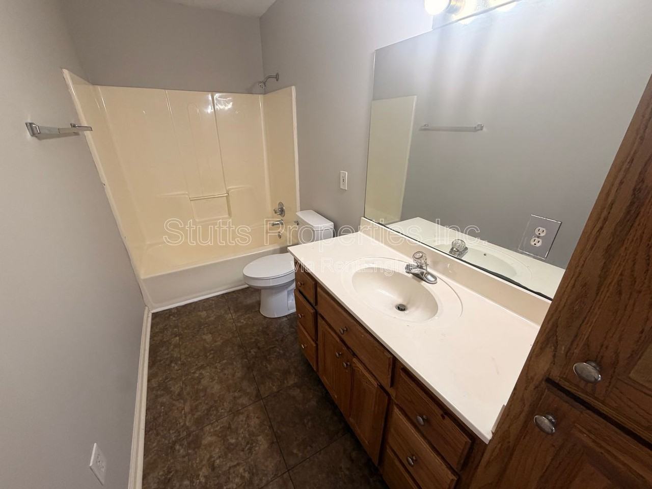 406 Jackson Ave #C - Photo 5 of 7