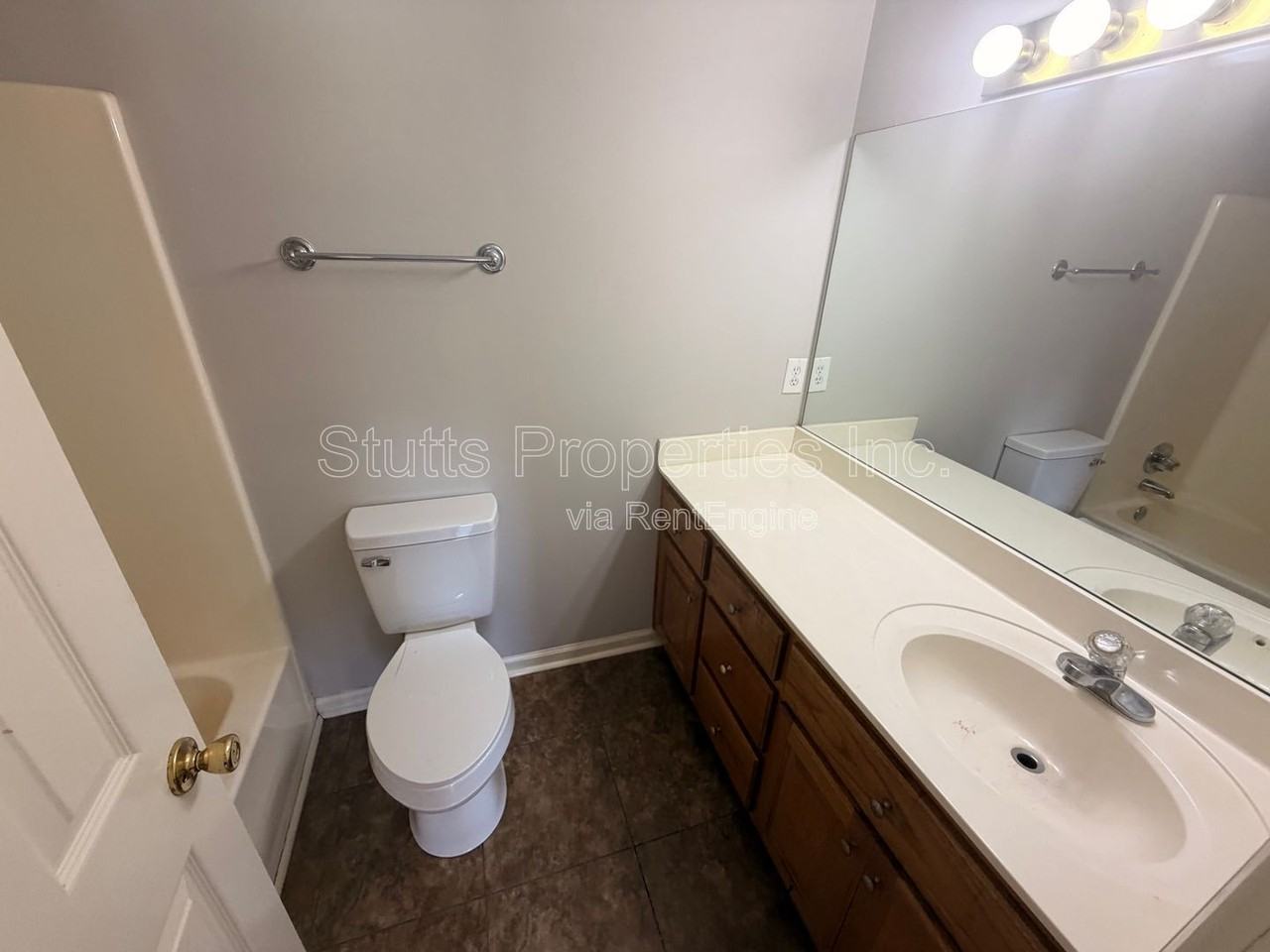 406 Jackson Ave #C - Photo 7 of 7