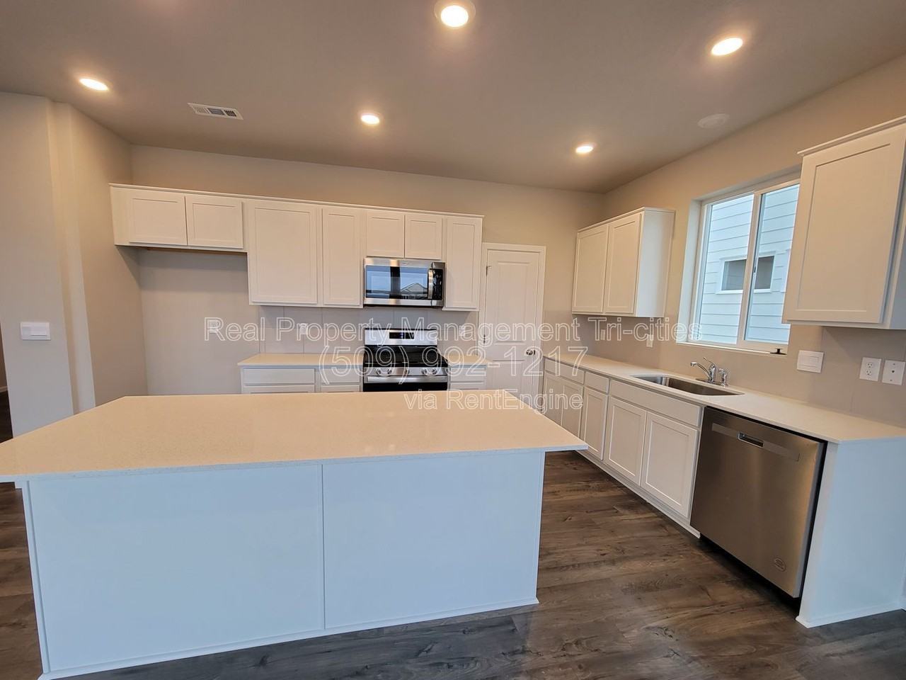 7752 Ranchland Ln - Photo 4 of 32