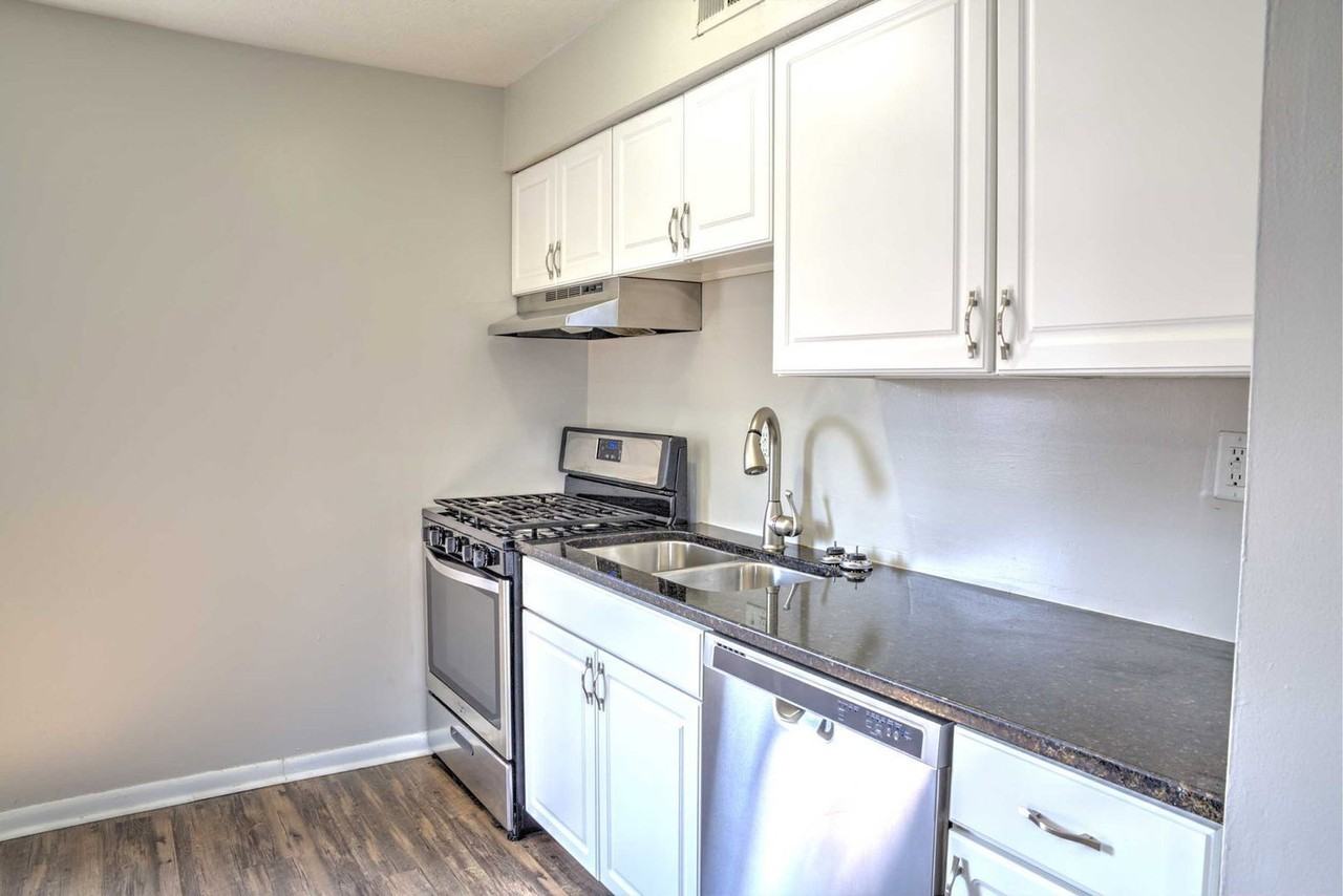 1292 Courtland Ave #B - Photo 2 of 12