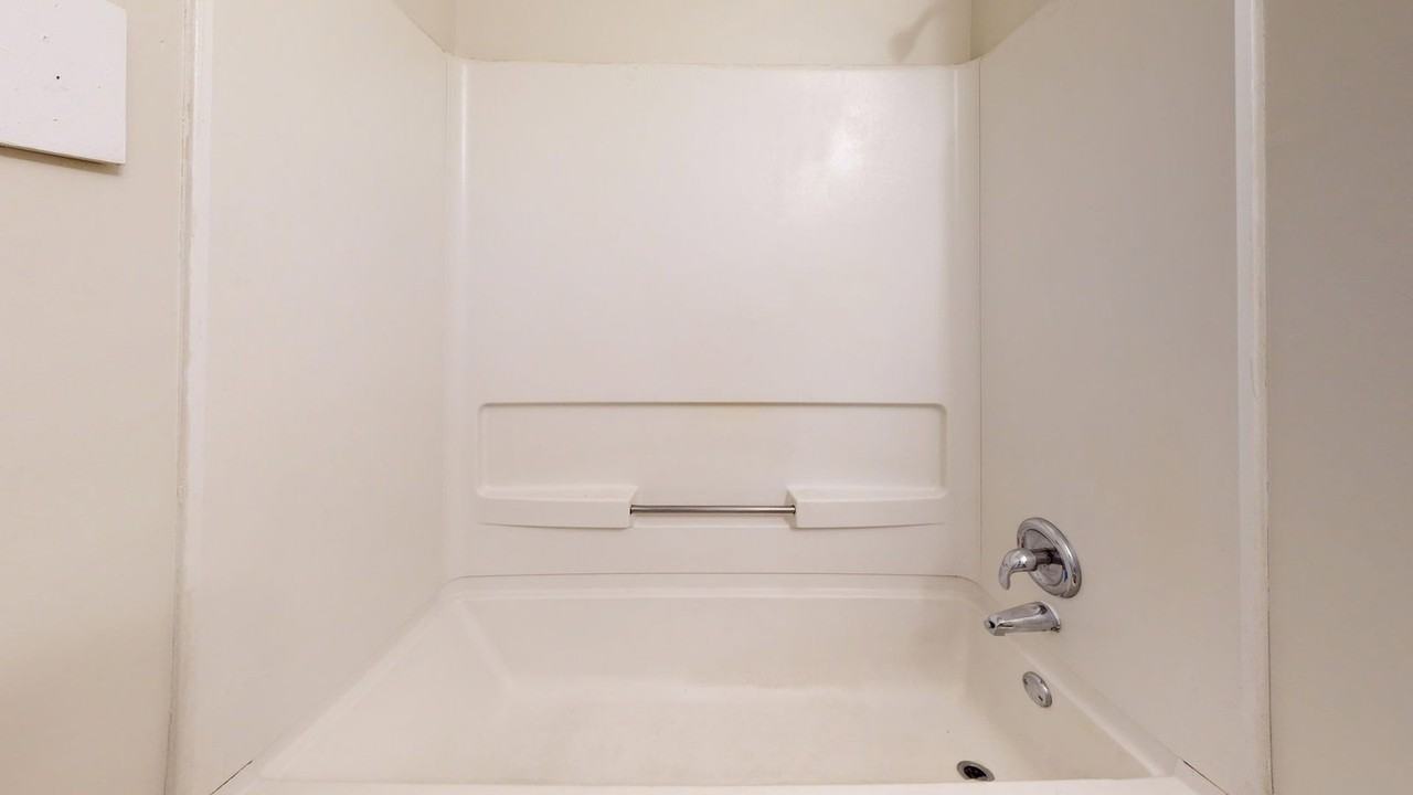 1363 Indianola Ave - Photo 4 of 7