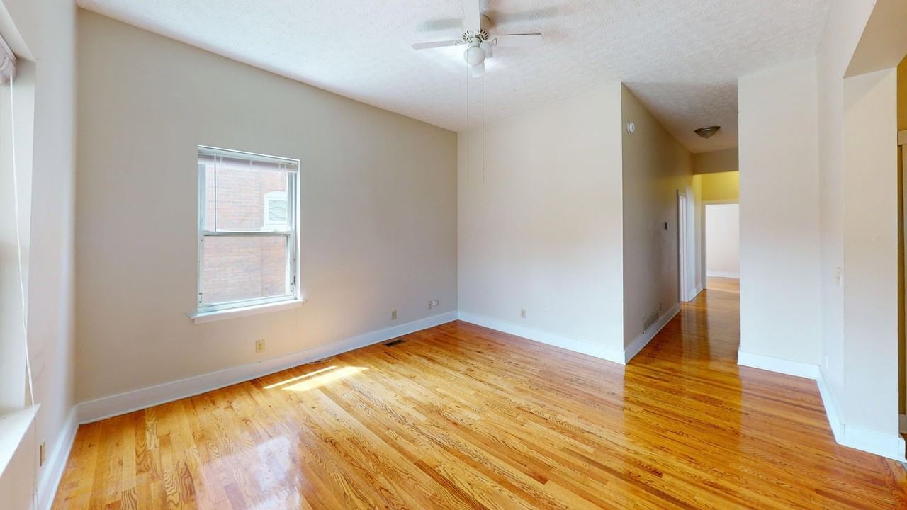 1369 Summit St - Photo 2 of 6