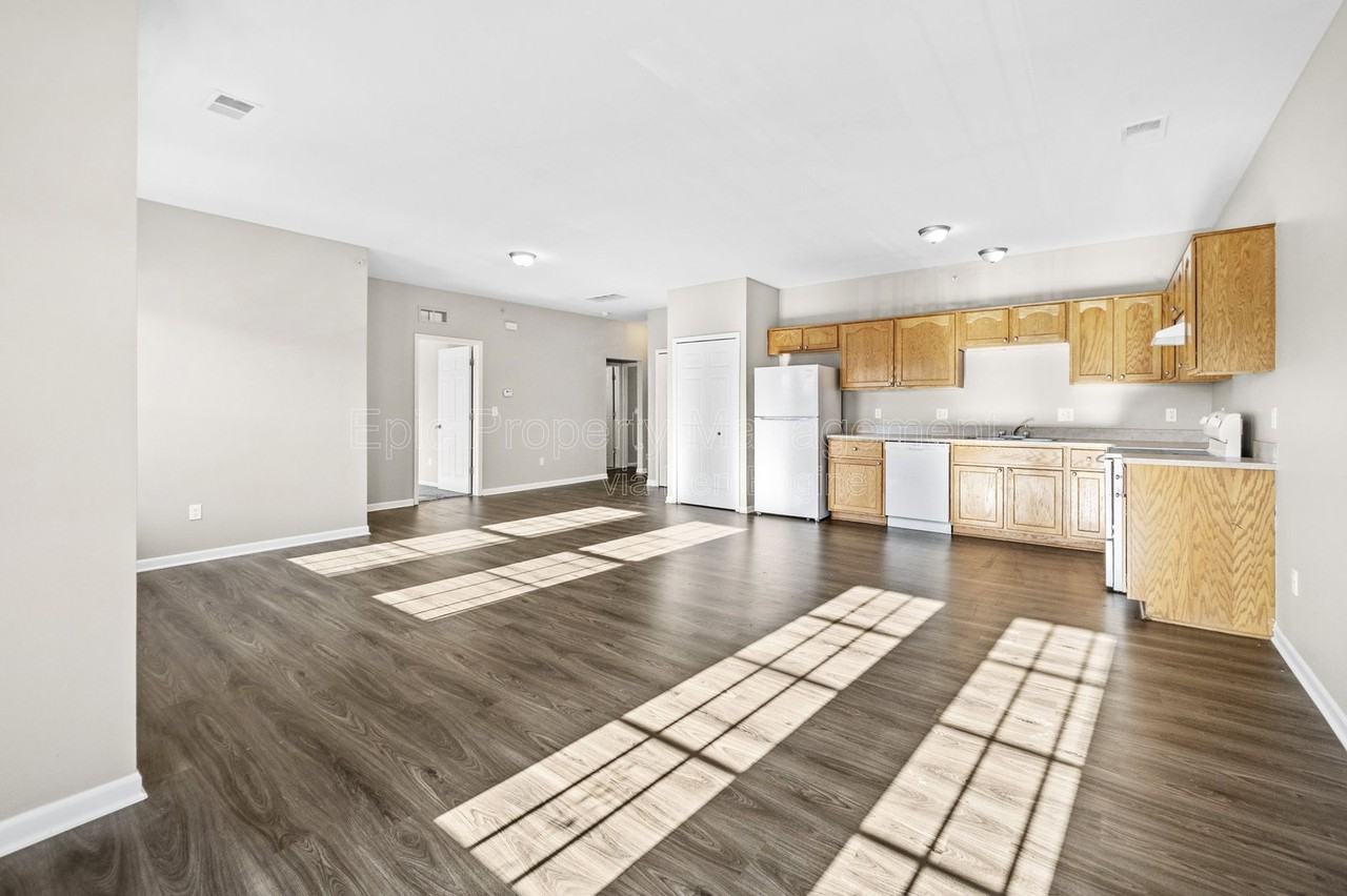 14176 Webster Dr - Photo 2 of 13