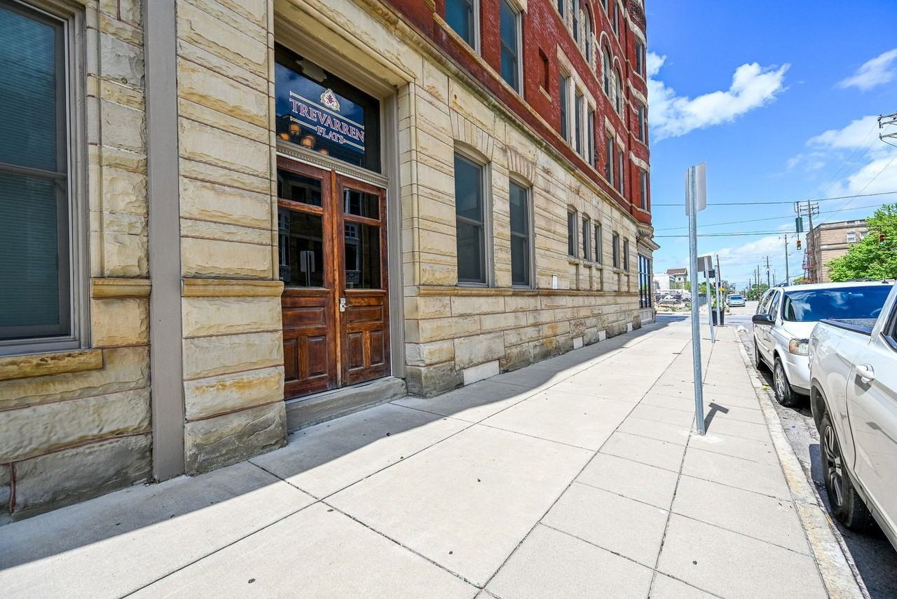 975 E Mcmillan St #201
