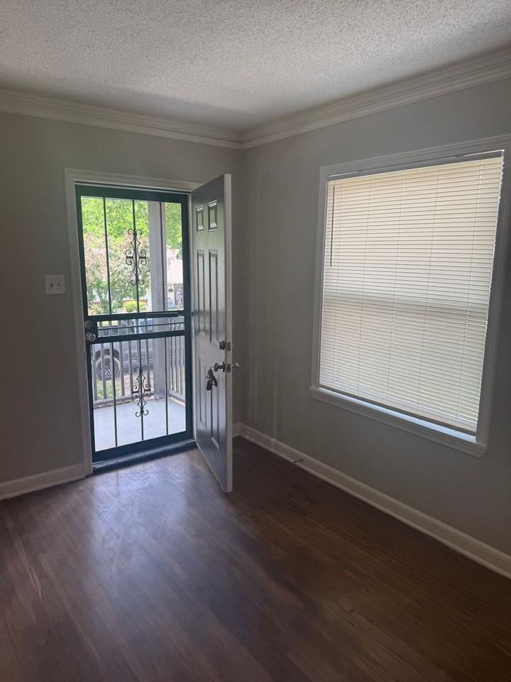 1334 Parkland Rd - Photo 3 of 15