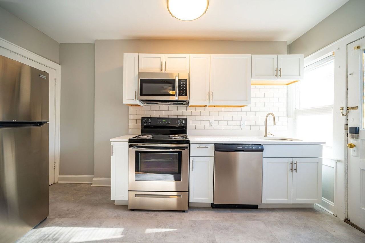 93 Wilber Ave - Photo 5 of 14