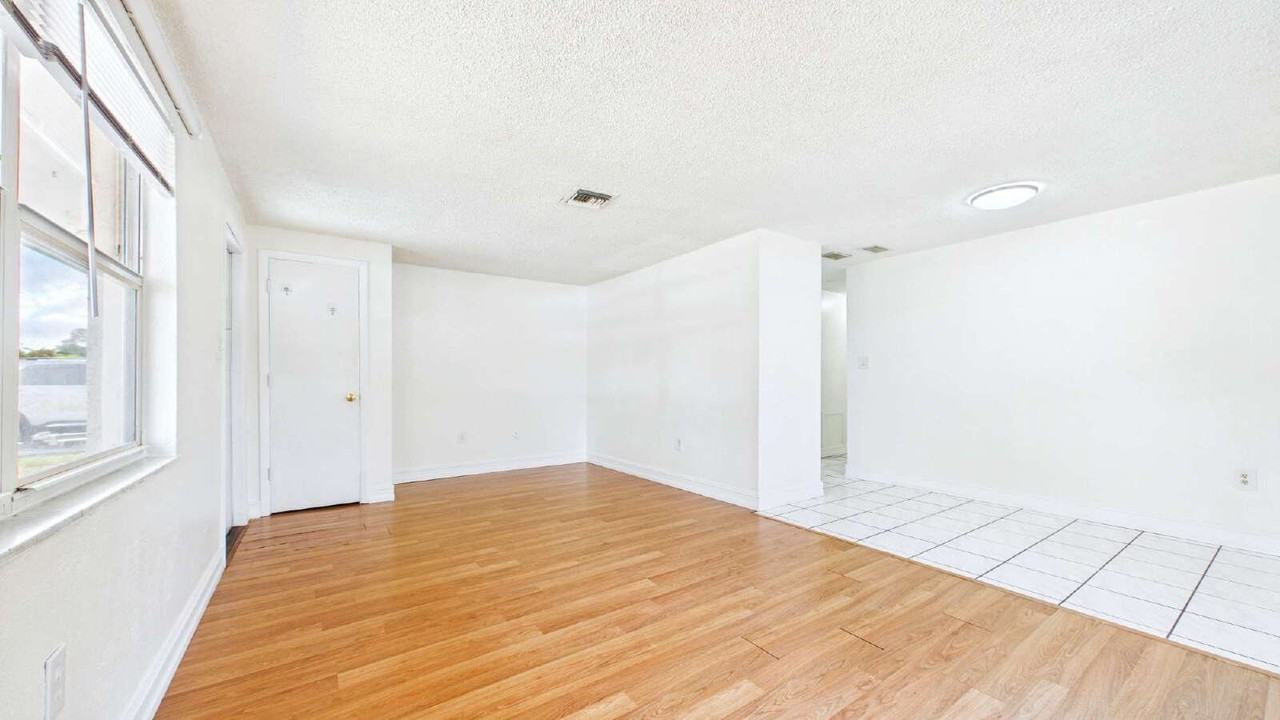 6132 100th Cir N - Photo 2 of 21