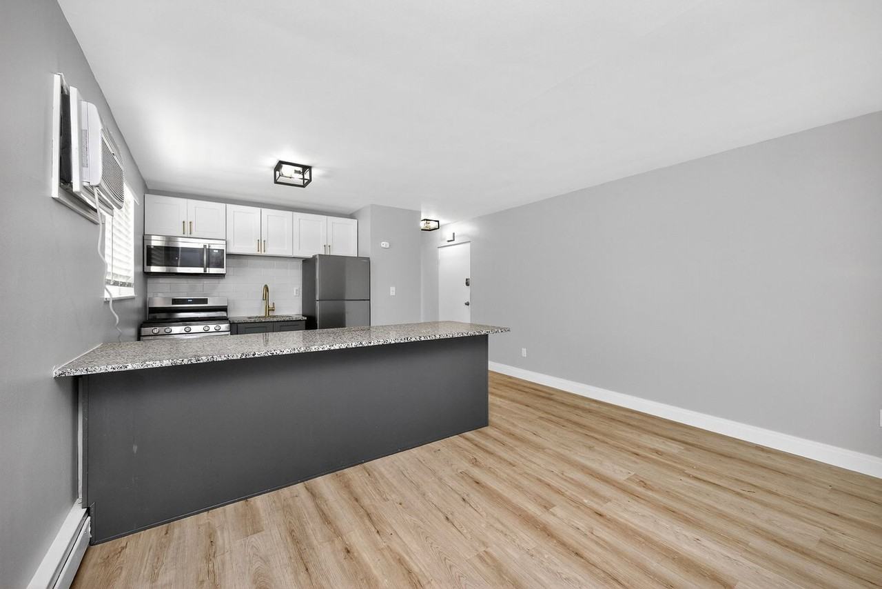 6140 Ridge Ave #7 - Photo 4 of 12