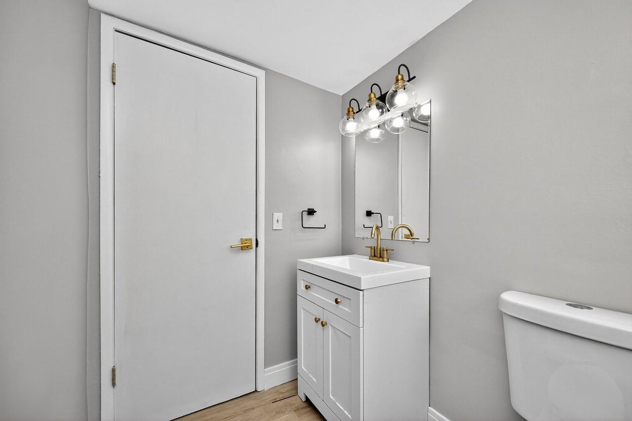 6140 Ridge Ave #7 - Photo 7 of 12