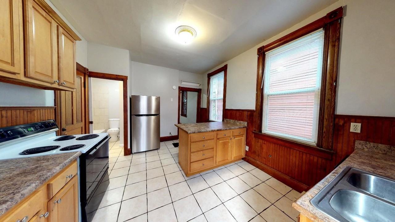 2319 Sauer Ave - Photo 3 of 10