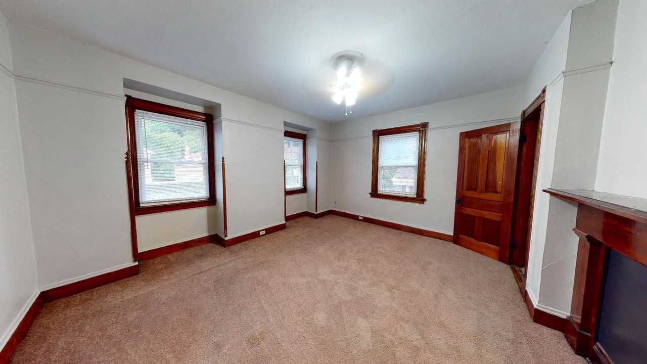 2319 Sauer Ave - Photo 6 of 10