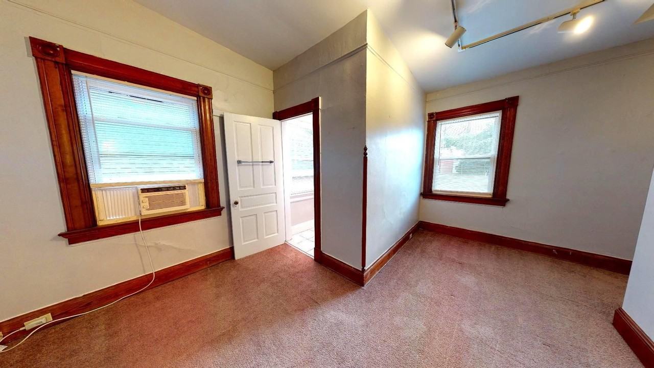 2319 Sauer Ave - Photo 7 of 10