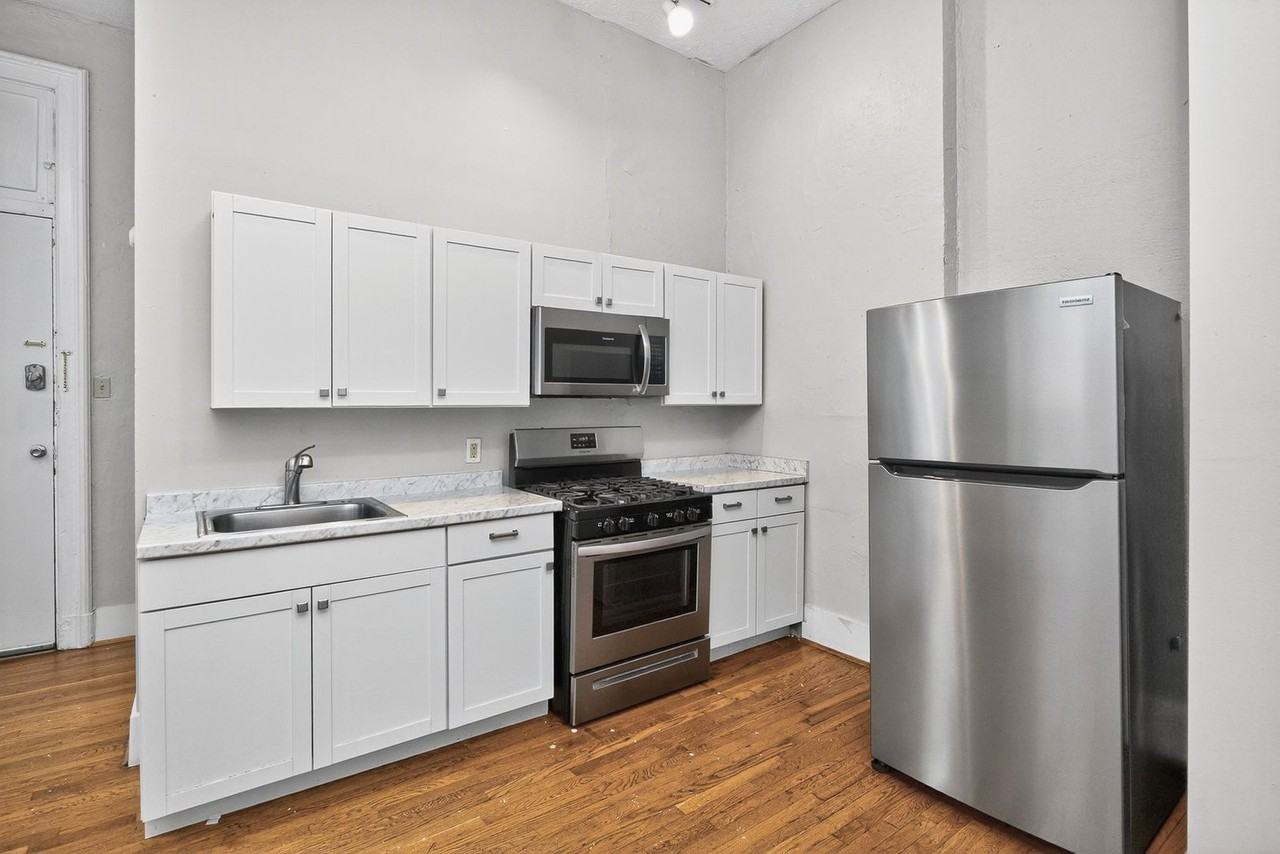 2419 Vine St #6 - Photo 3 of 9