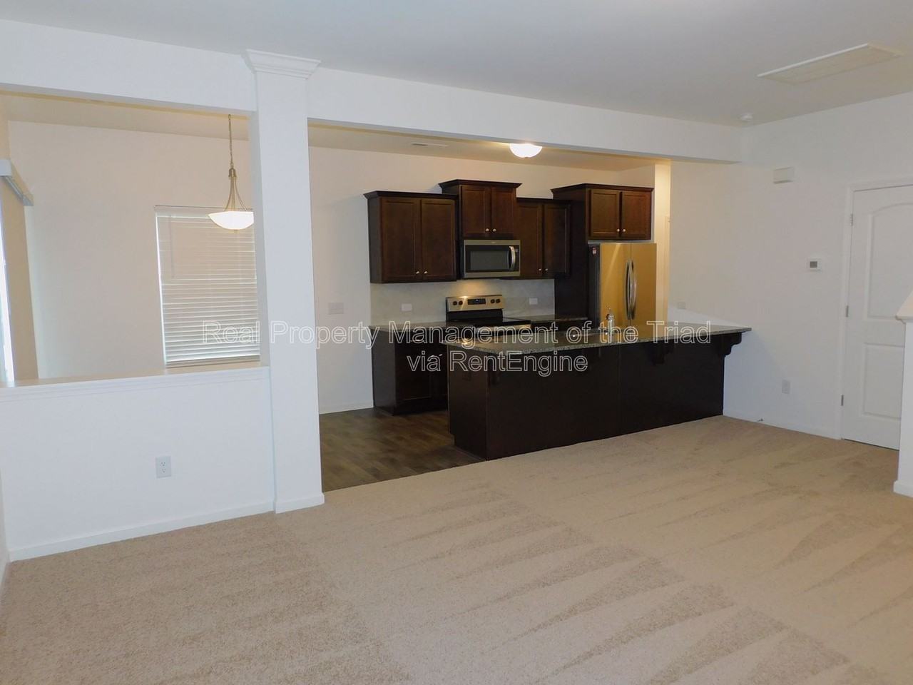 1416 Seawatch Dr - Photo 4 of 23