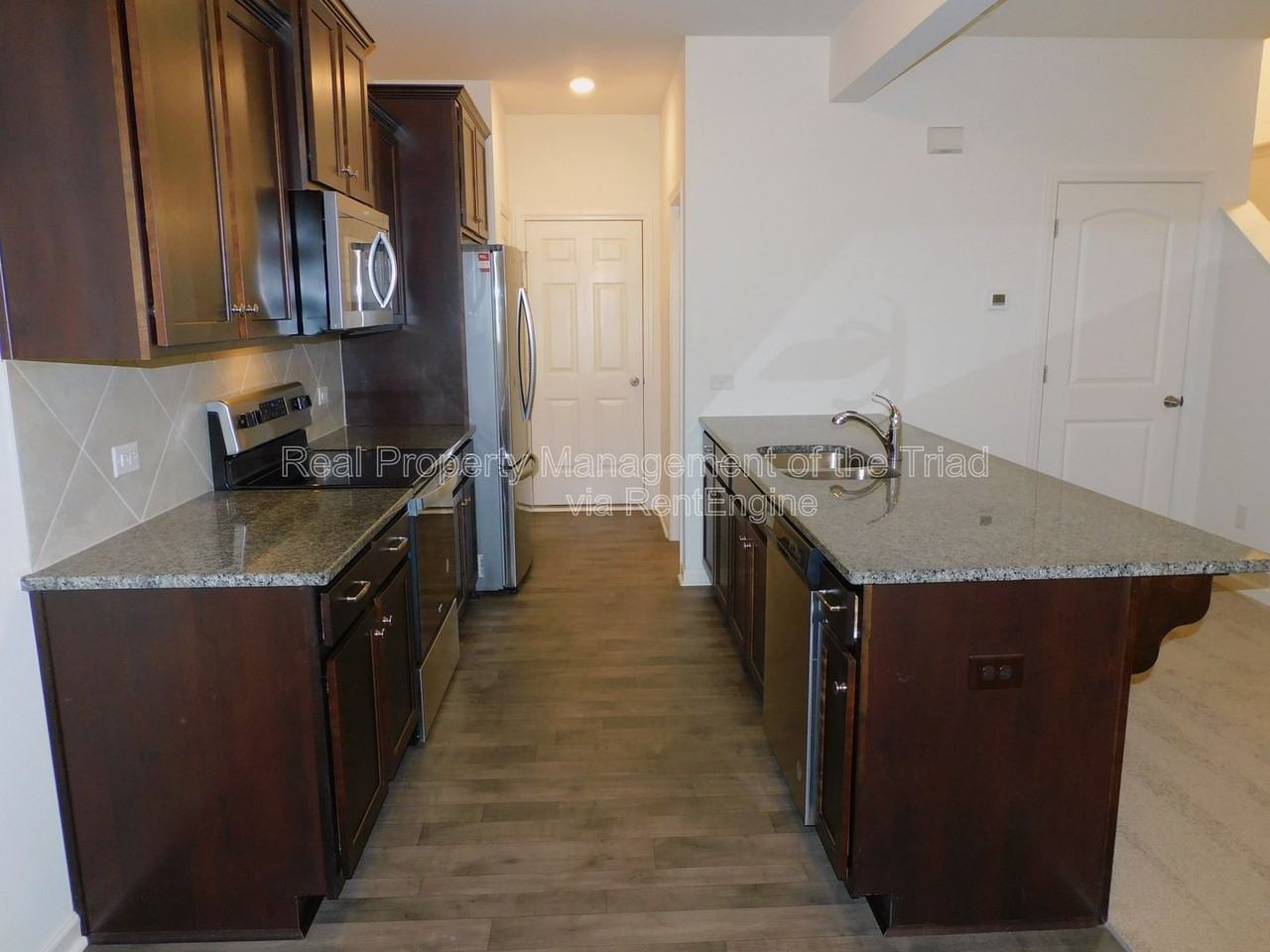 1416 Seawatch Dr - Photo 5 of 23