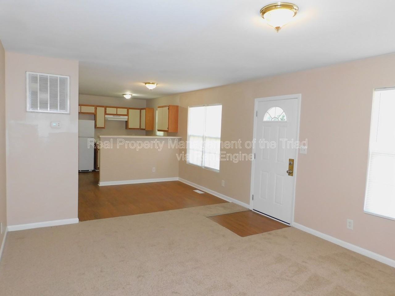 909 Beaumont Ave - Photo 3 of 22