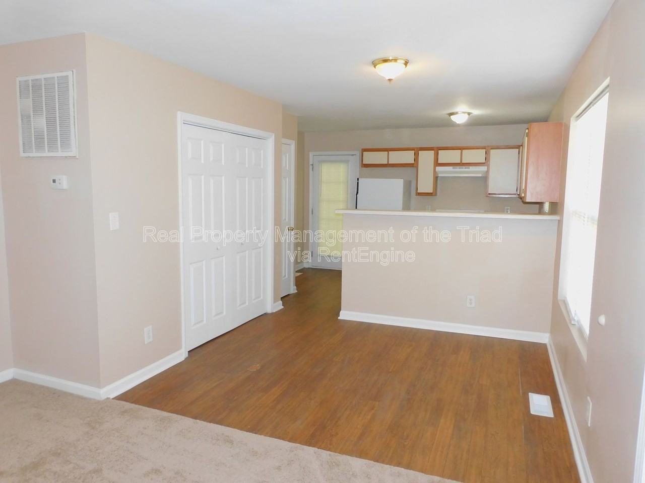 909 Beaumont Ave - Photo 4 of 22